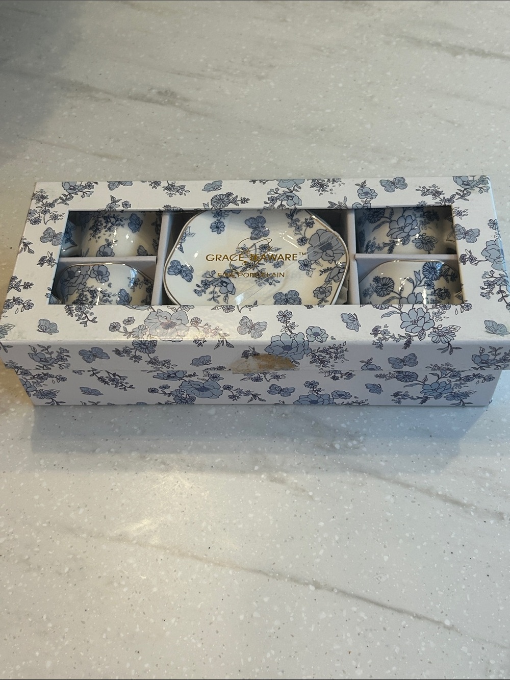 NIB Grace Teaware Blue and White Floral Porcelain Teacups & Saucers Set of 4